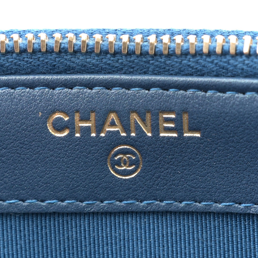 Iridescent Caviar Quilted Clutch With Chain Dark Blue