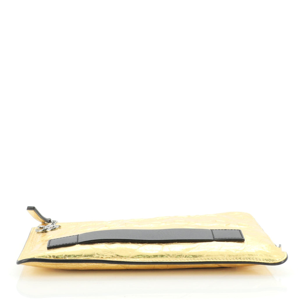 Feminine Pouch Crinkled Leather Medium