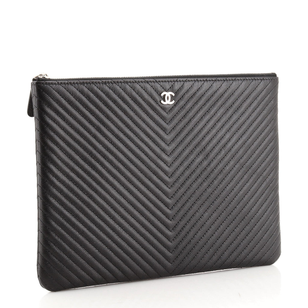 O Case Clutch Chevron Caviar Medium