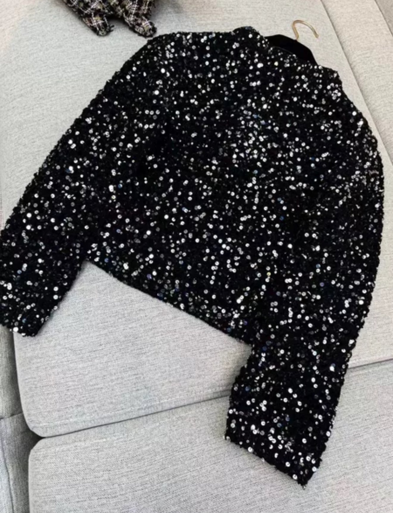 Chanel 23c black tweed sequin igan