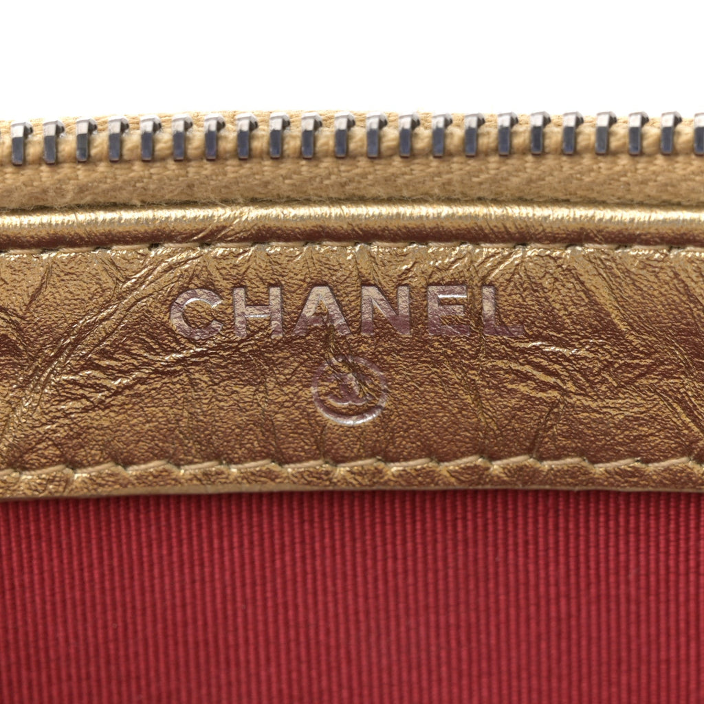 Metallic Aged Calfskin Quilted Small Gabrielle Clutch With Chain Gold