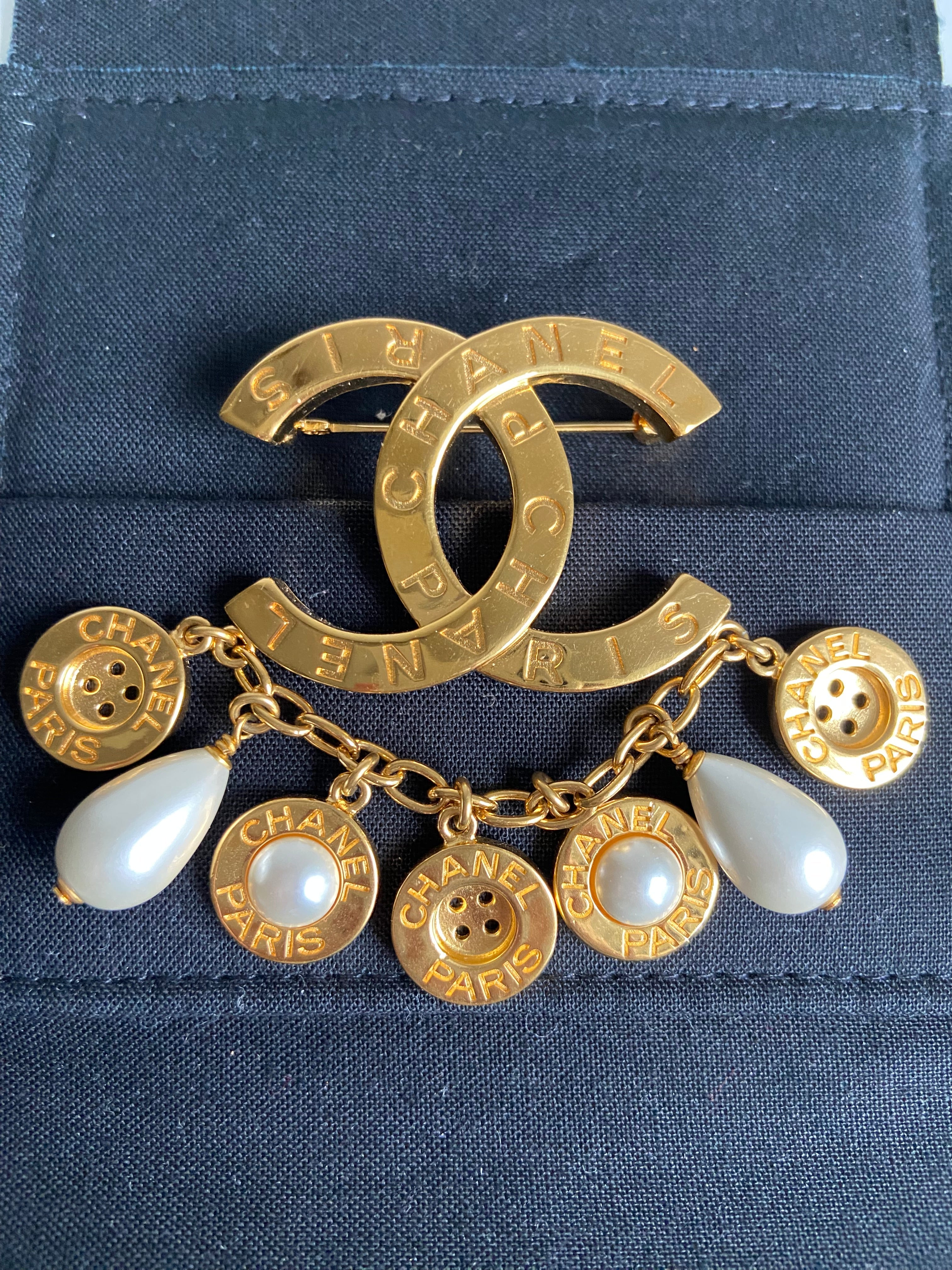 Chanel CC & Button Brooch in Gold and Pearl White