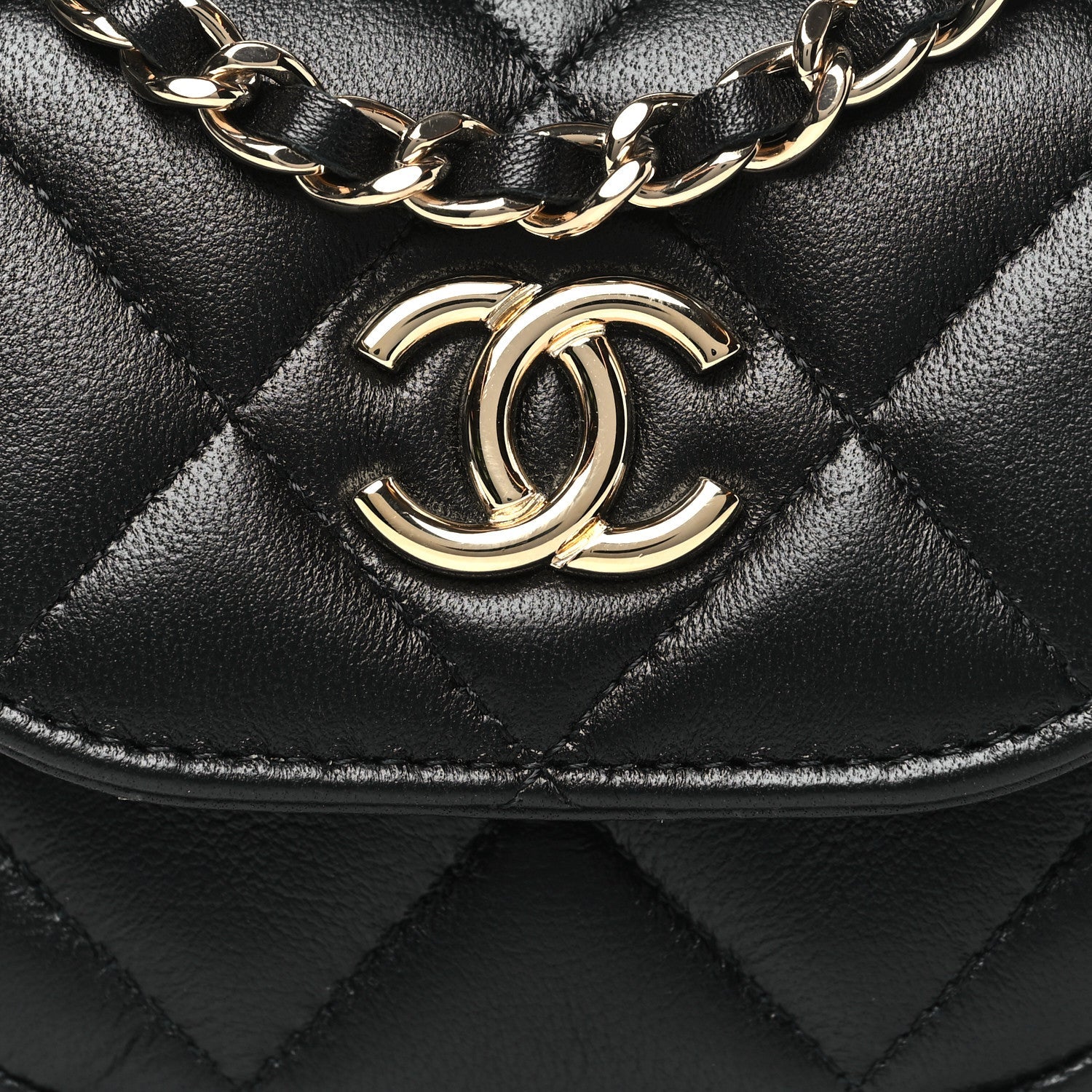 Lambskin Quilted Pearl Top Handle Clutch With Chain Black