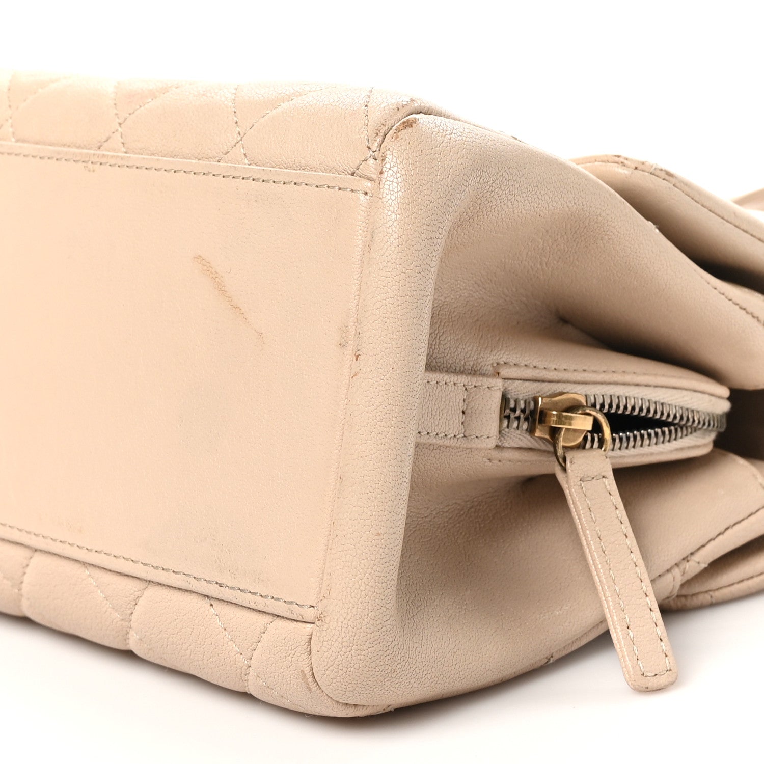Shiny Sheepskin Quilted Small Trapezio Flap Beige
