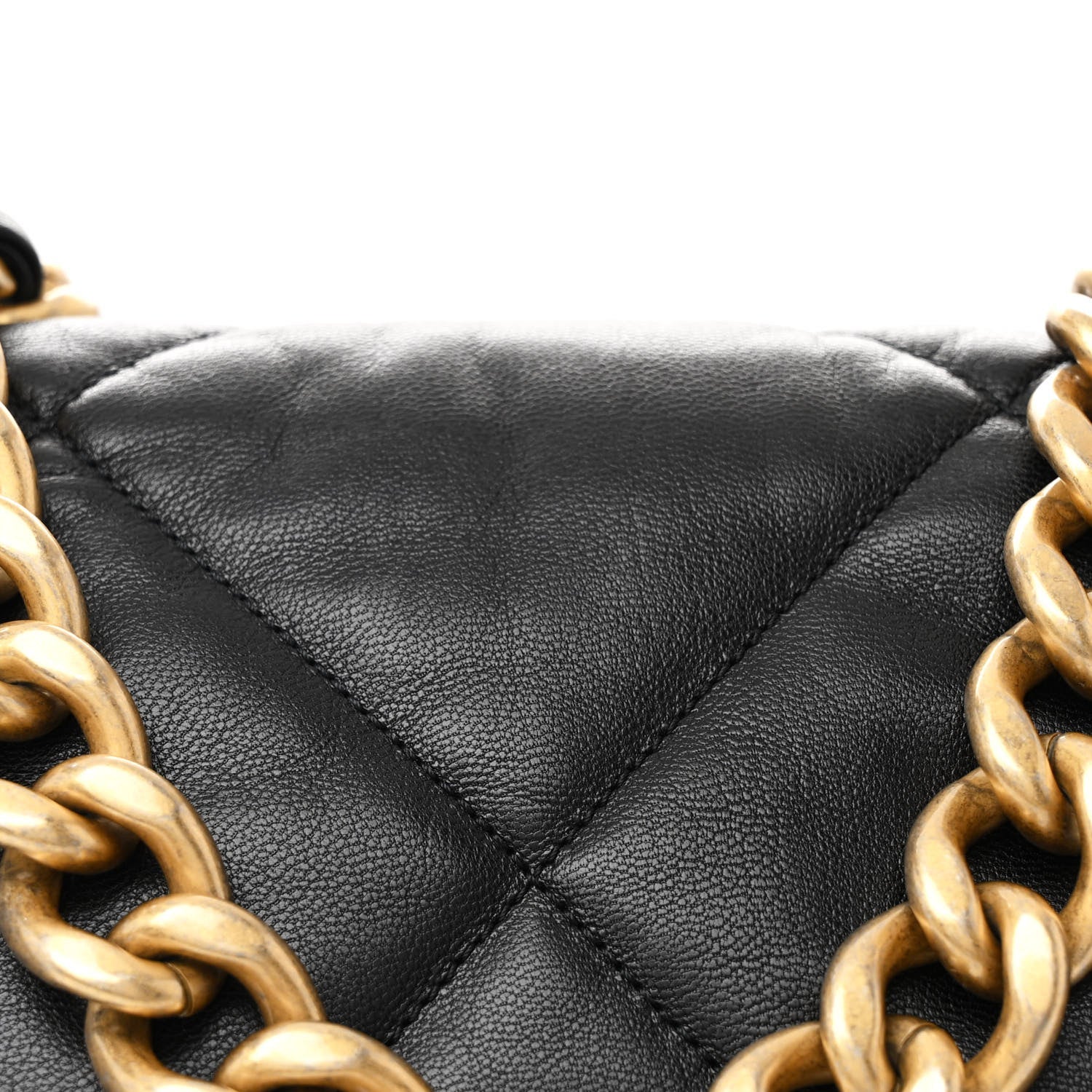 Lambskin Quilted Maxi Chanel 19 Flap Black