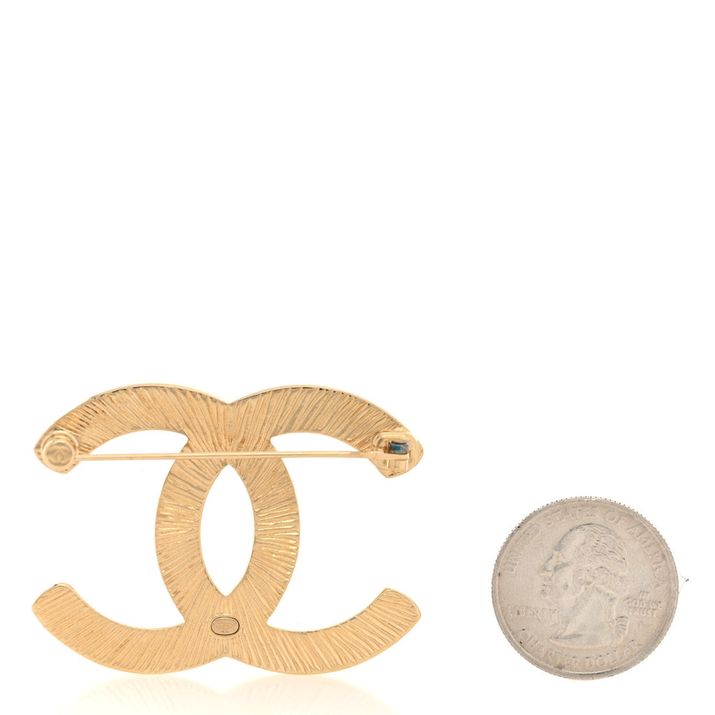 Metal CC Brooch Gold
