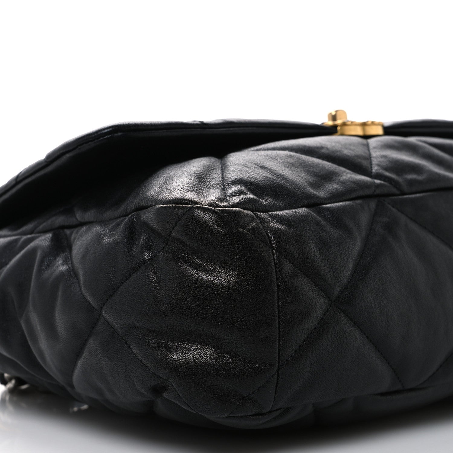 Lambskin Quilted Maxi Chanel 19 Flap Black
