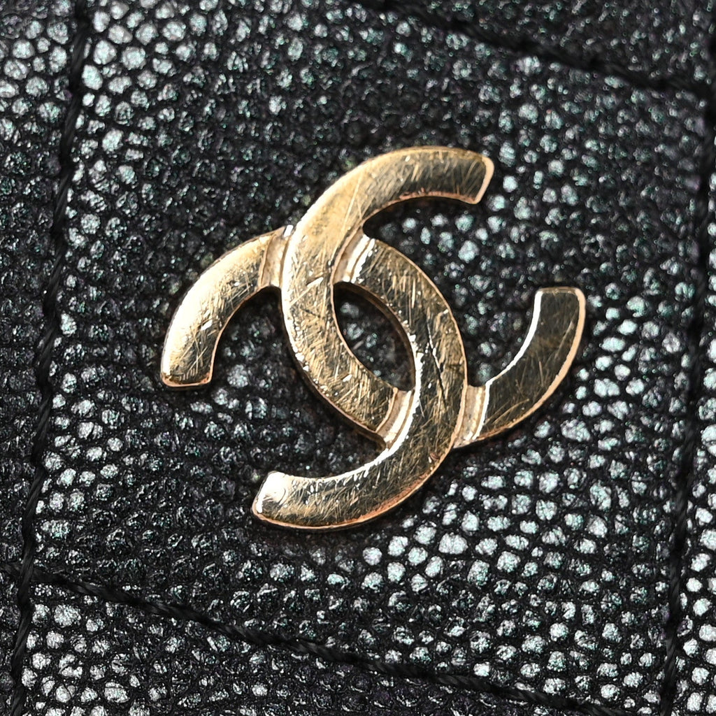 Iridescent Caviar Quilted Round Clutch With Chain Black