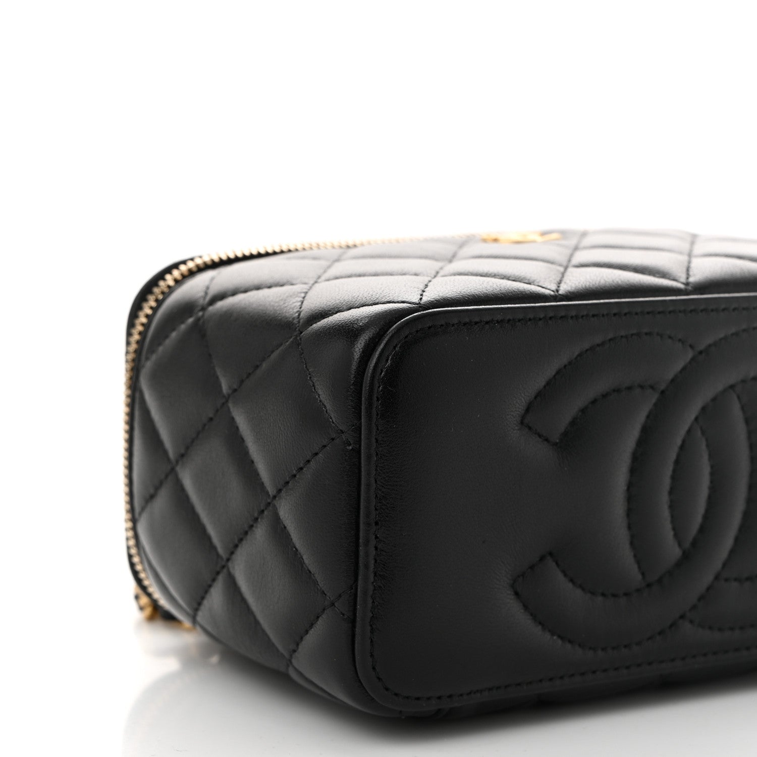 Lambskin Quilted Small Pearl Crush Vanity Case With Chain Black