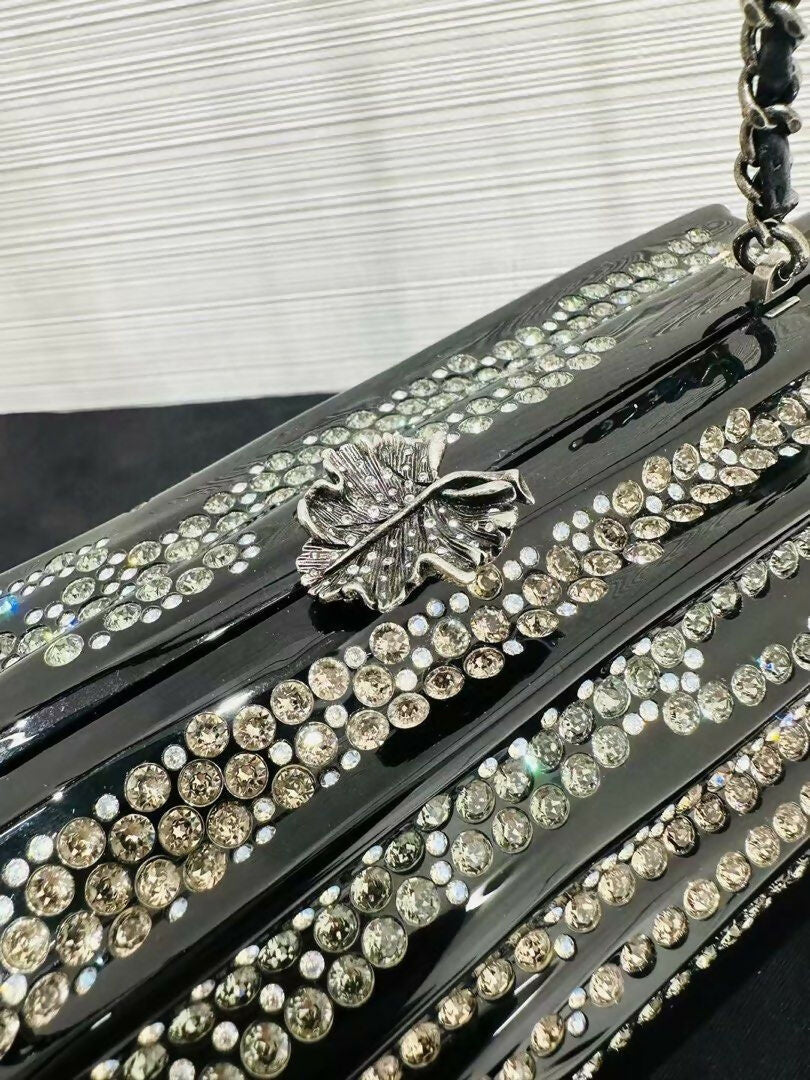 Chanel Fall-Winter 2018-2019 tree stump Plexiglass Strass Minaudiere