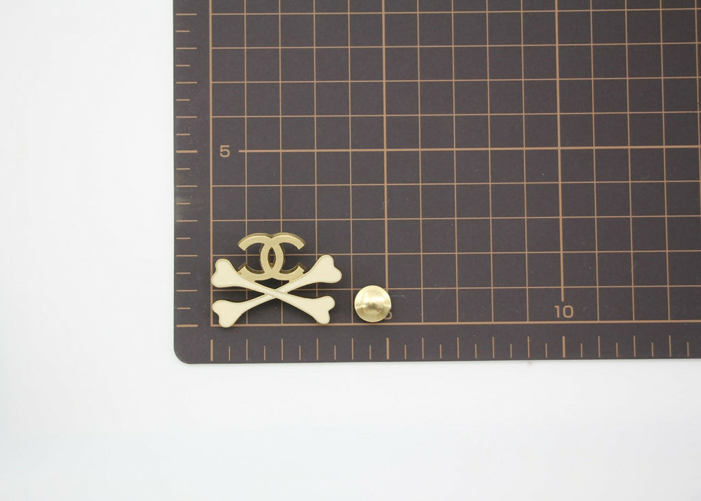 Chanel Vintage 03P Enamel White Skull Brooch