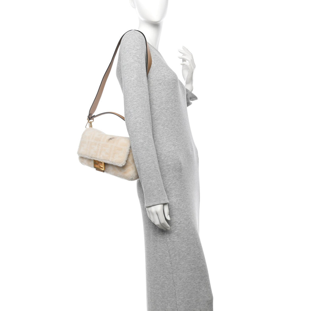 Shearling Vitello Dolce Macro FF 1974 Baguette White Ice Cuoio Miele Scuro