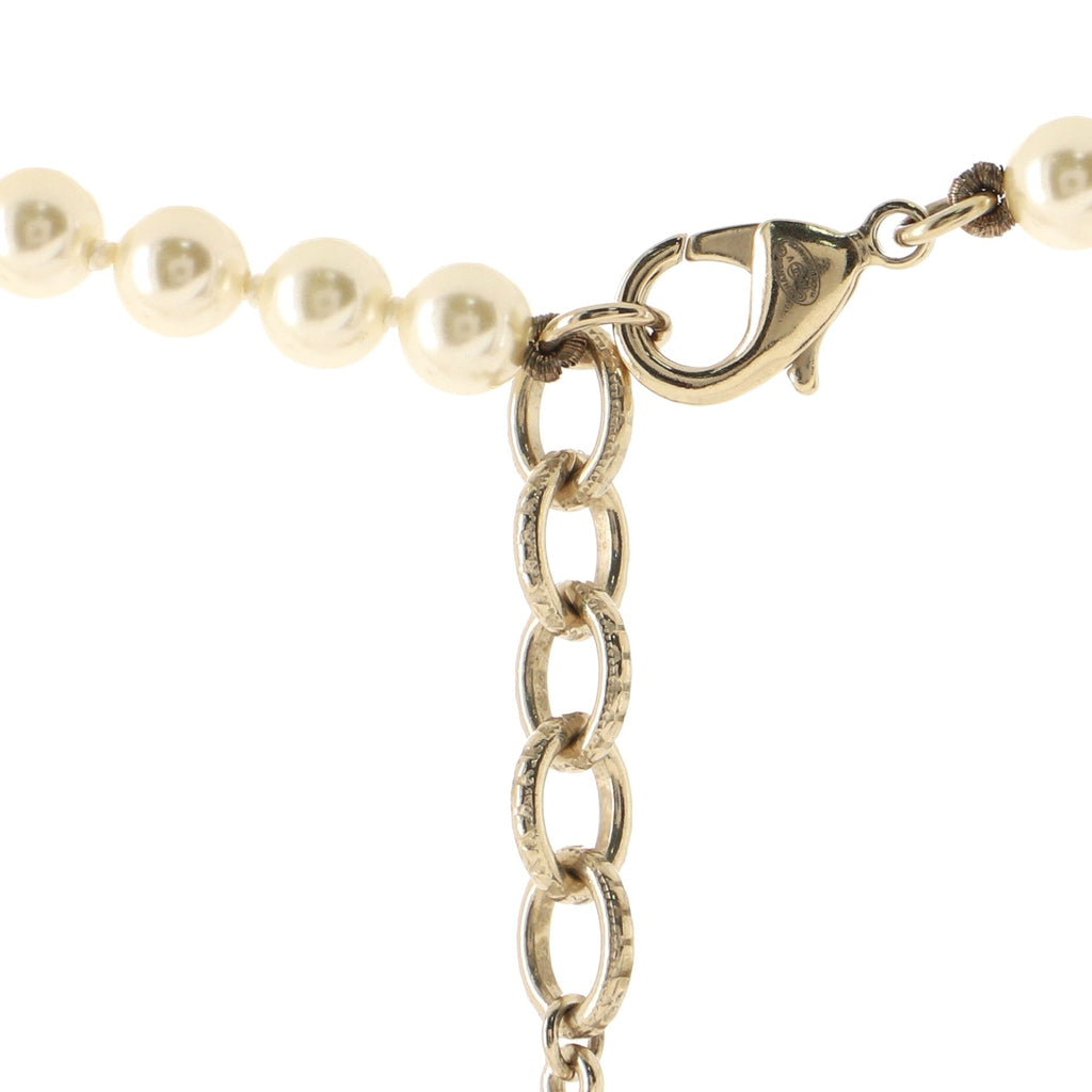 CC Graduated Pearl Short Necklace Faux Pearls and Metal