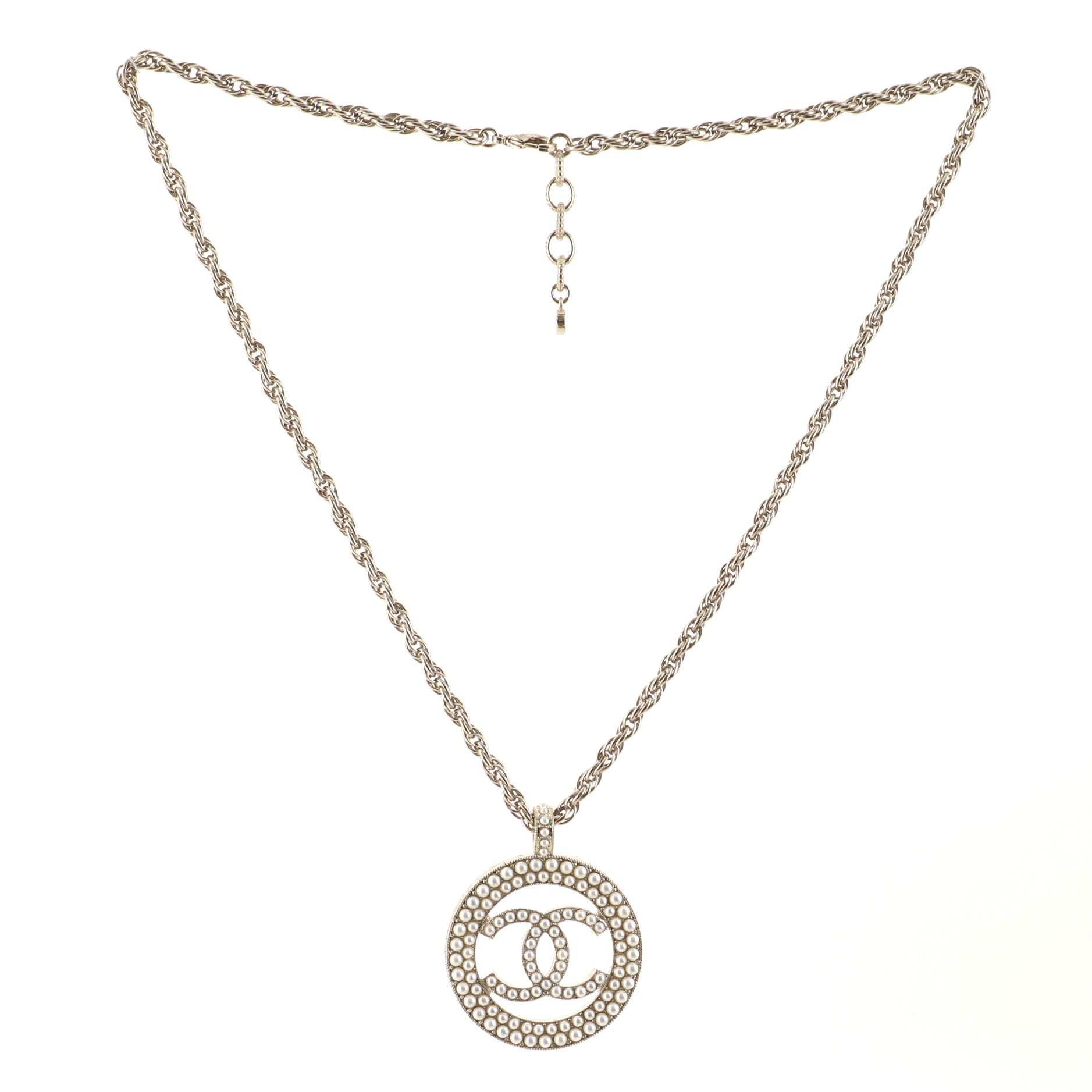 CC Round Pendant Necklace Metal with Faux Pearls
