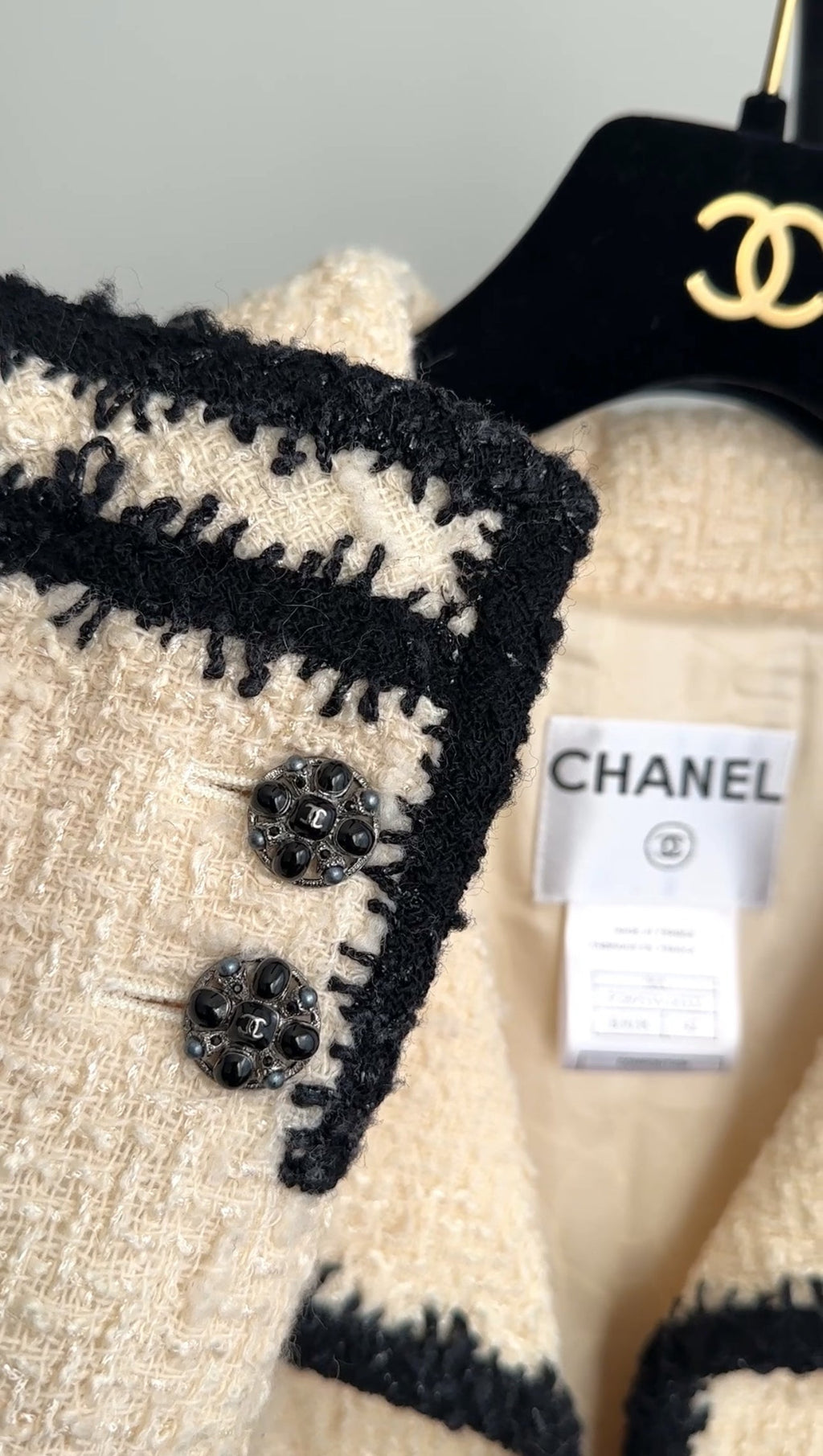 Chanel 06A Ivory Quilted Tweed Jacket with Black Trim - FR42 / M / 6/8
