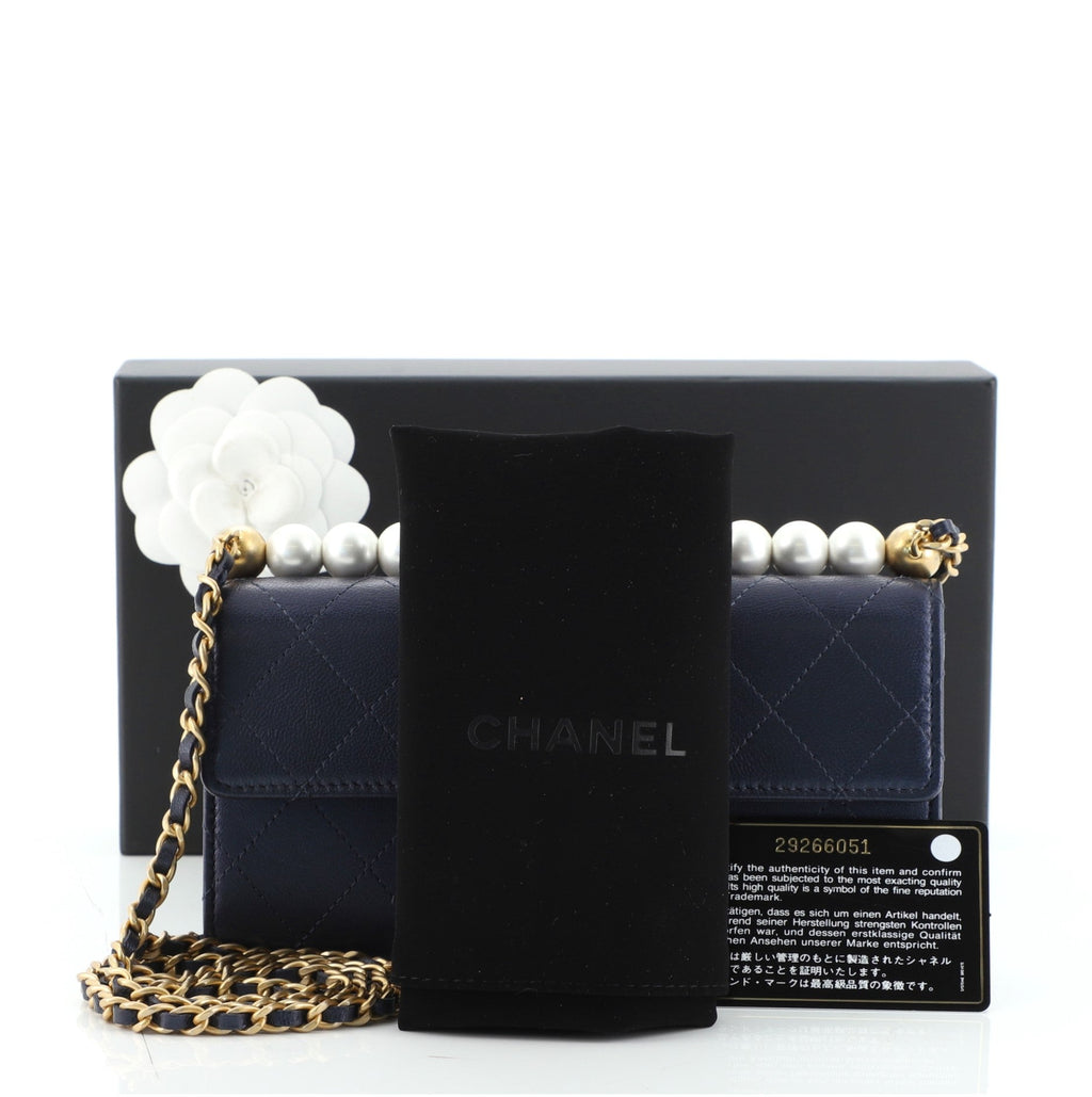Chic Pearls Clutch with Chain Quilted Goatskin