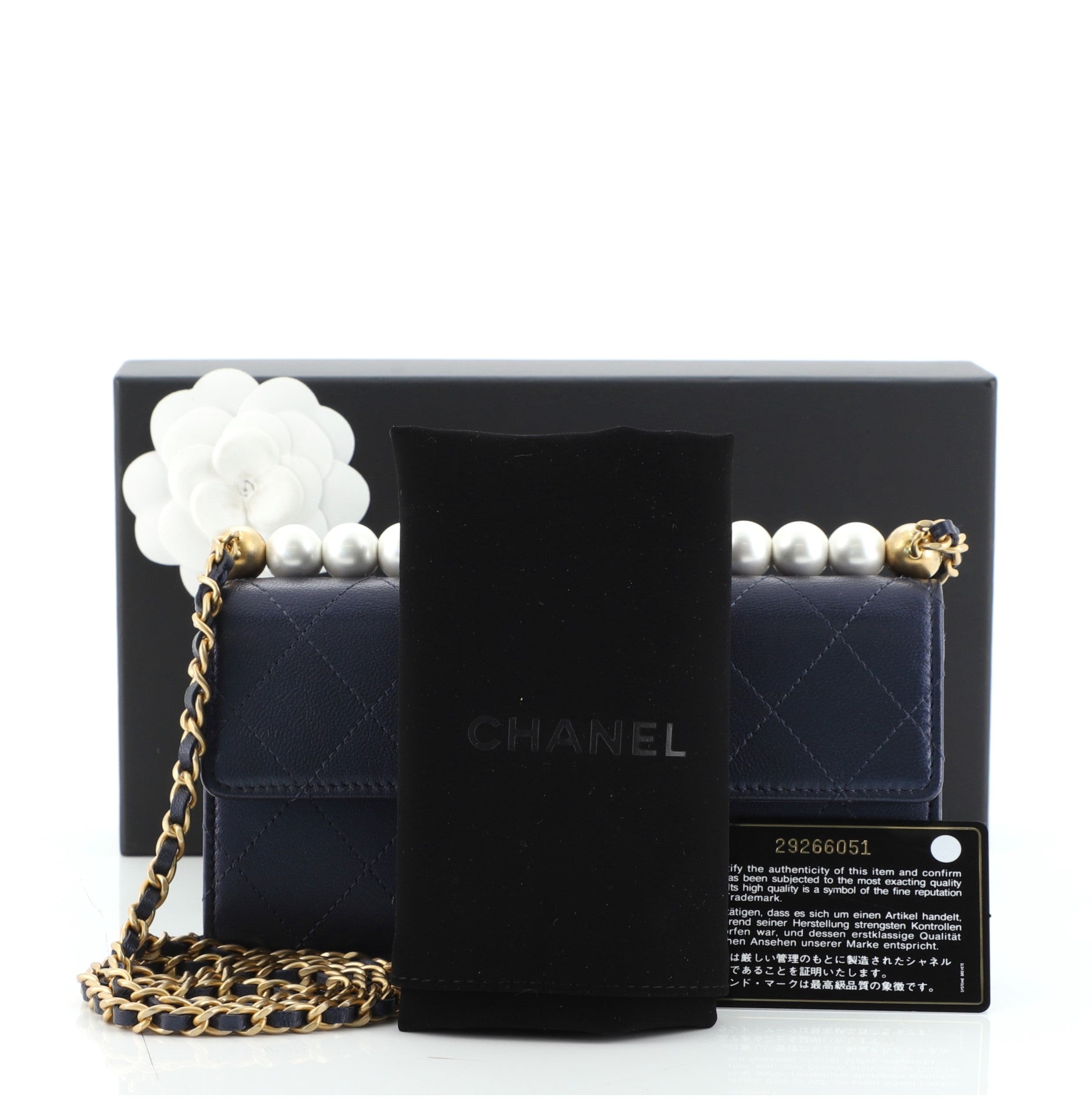 Chic Pearls Clutch with Chain Quilted Goatskin