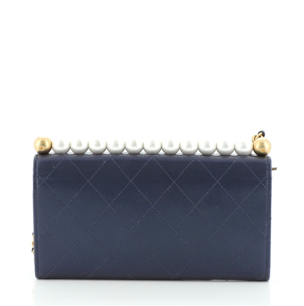 Chic Pearls Clutch with Chain Quilted Goatskin