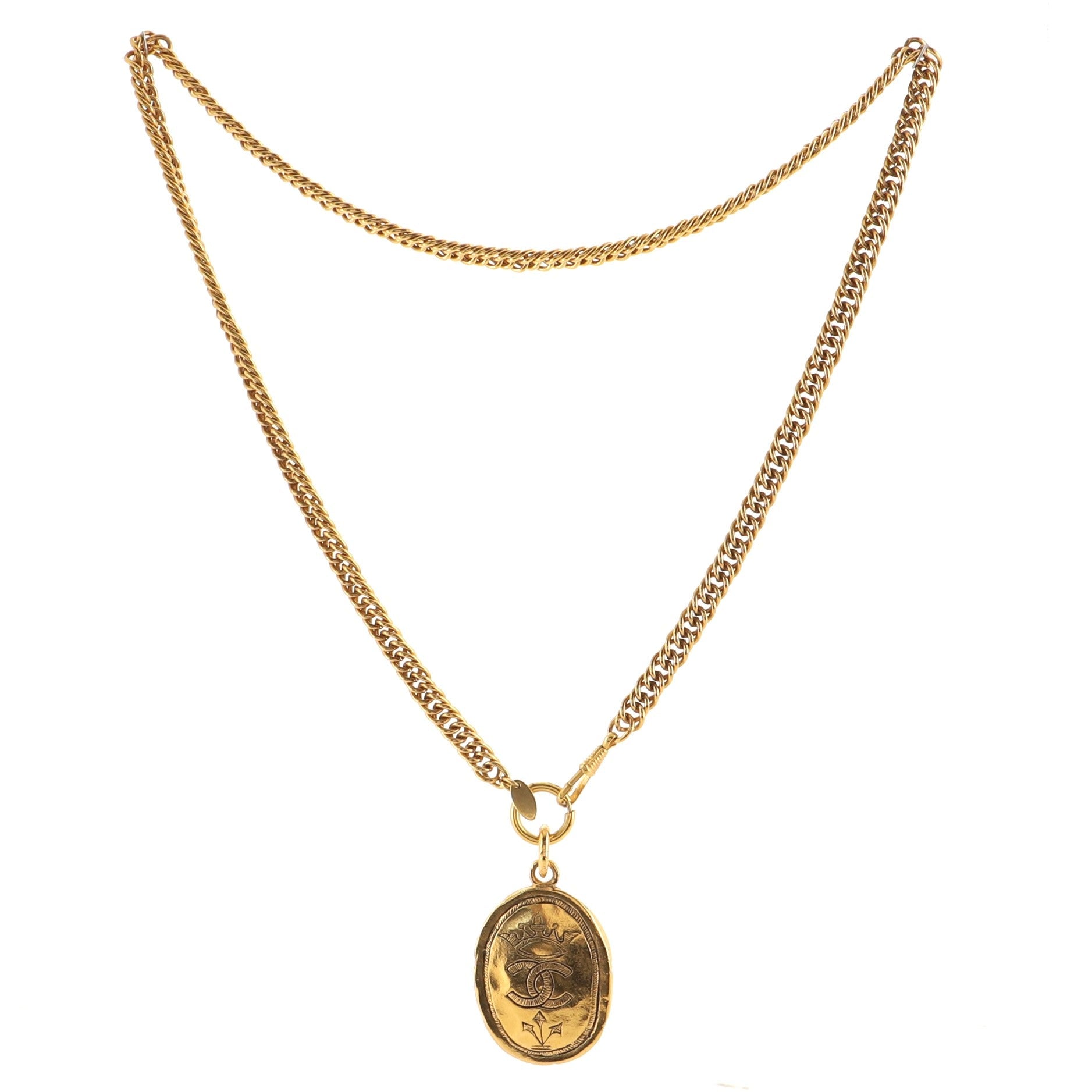 Vintage CC Crest Oval Pendant Necklace Metal