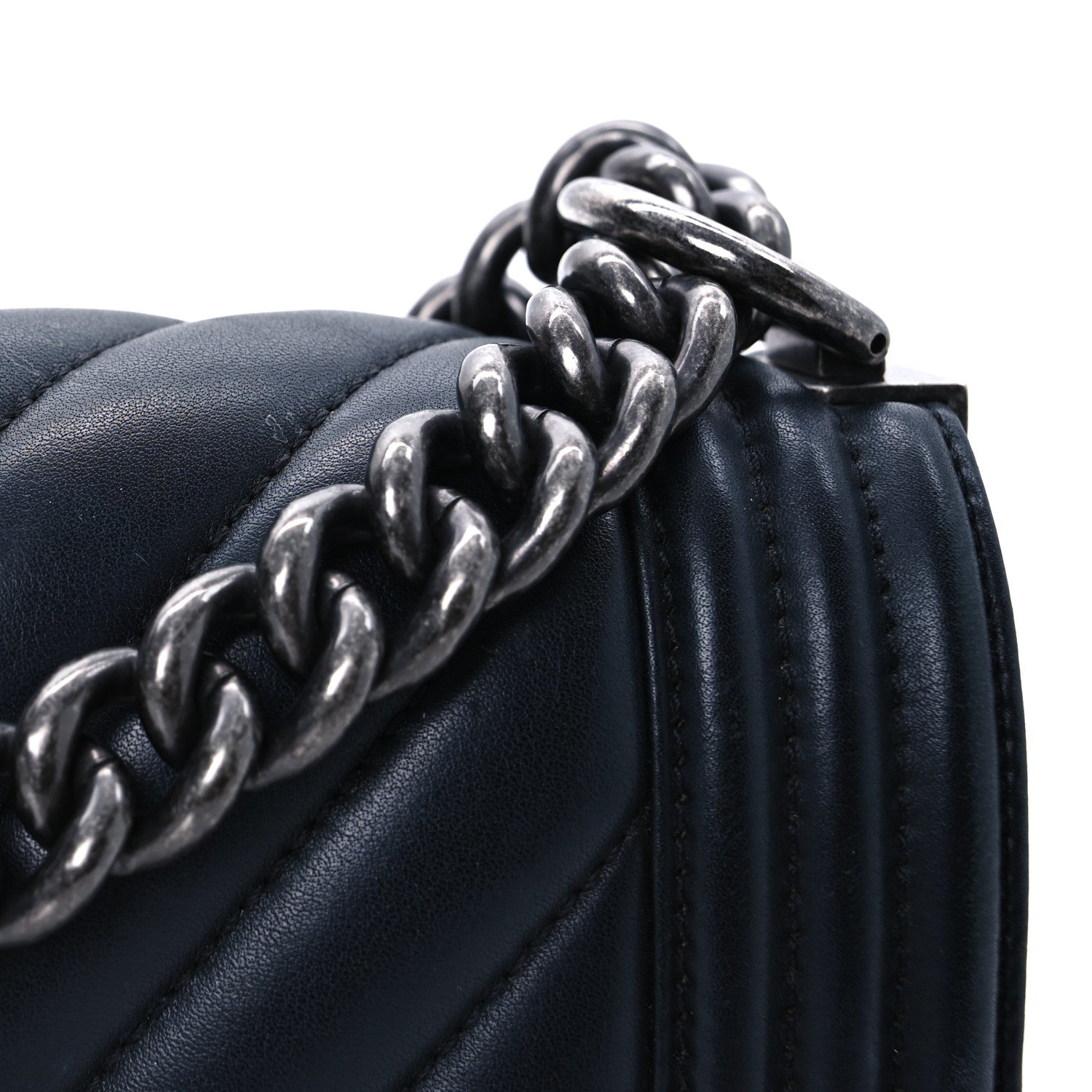 Calfskin Chevron Quilted Medium Boy Flap Black