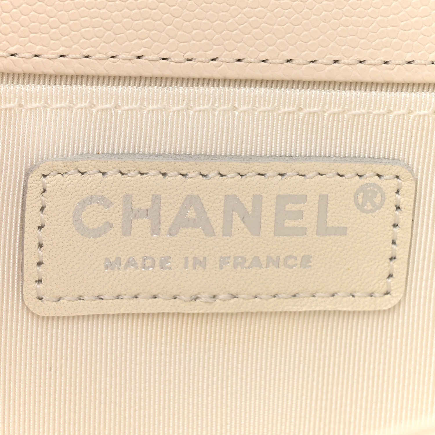 Caviar Quilted Medium Boy Flap Ivory