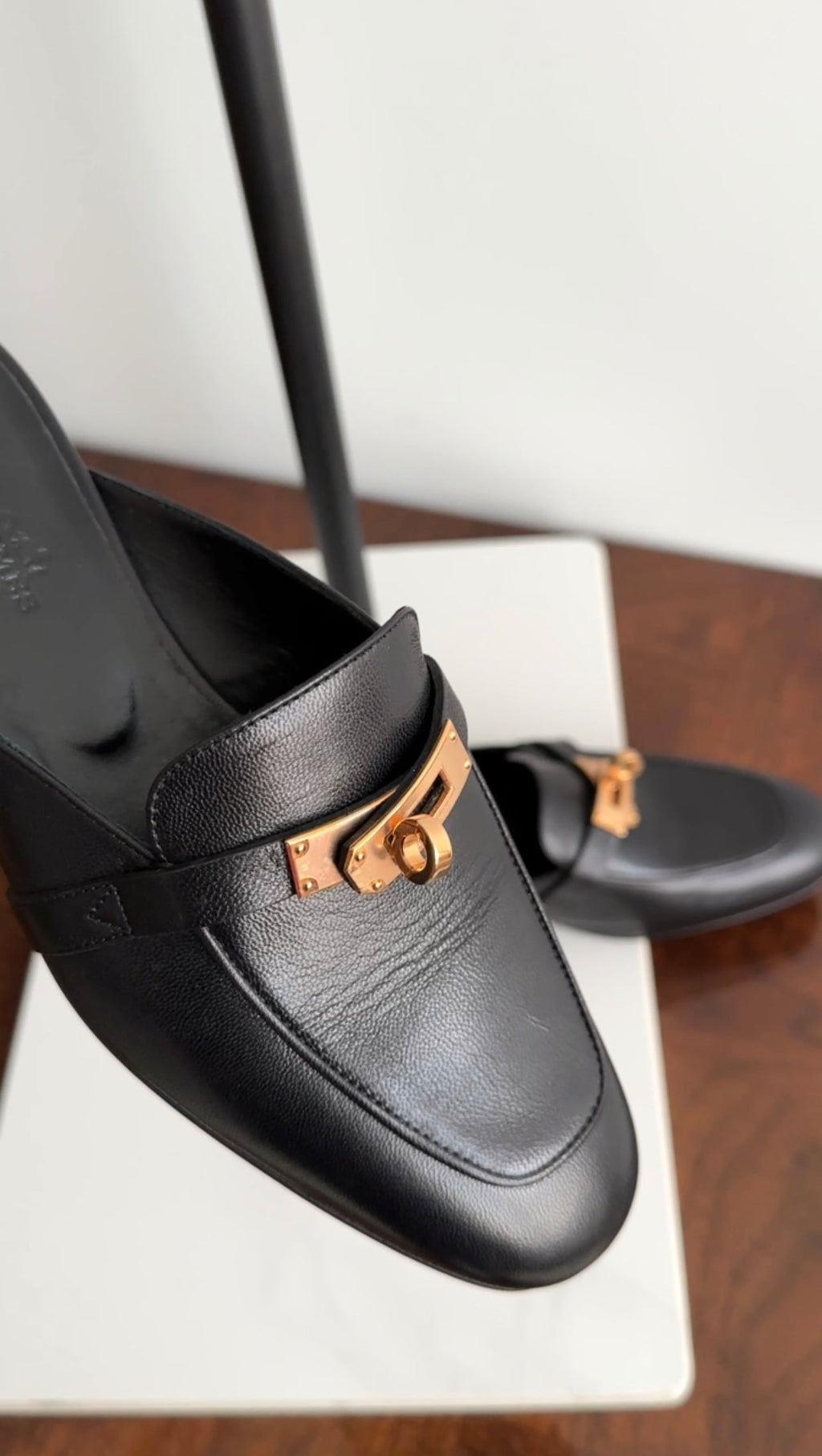 Hermes Black Leather and Rosegold Kelly Oz Mule - 37