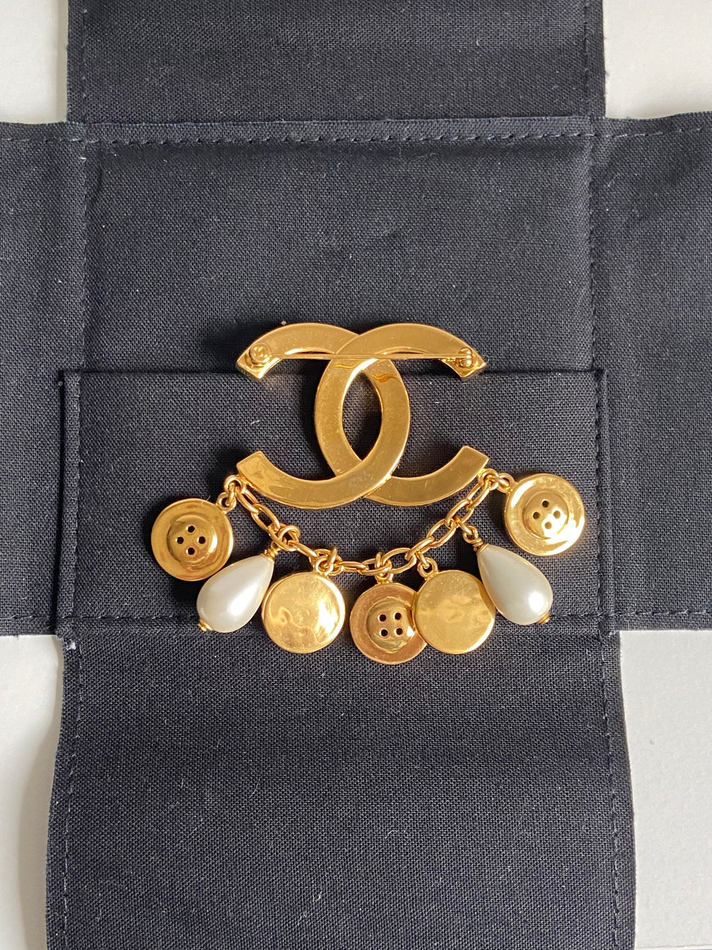 Chanel CC & Button Brooch in Gold and Pearl White