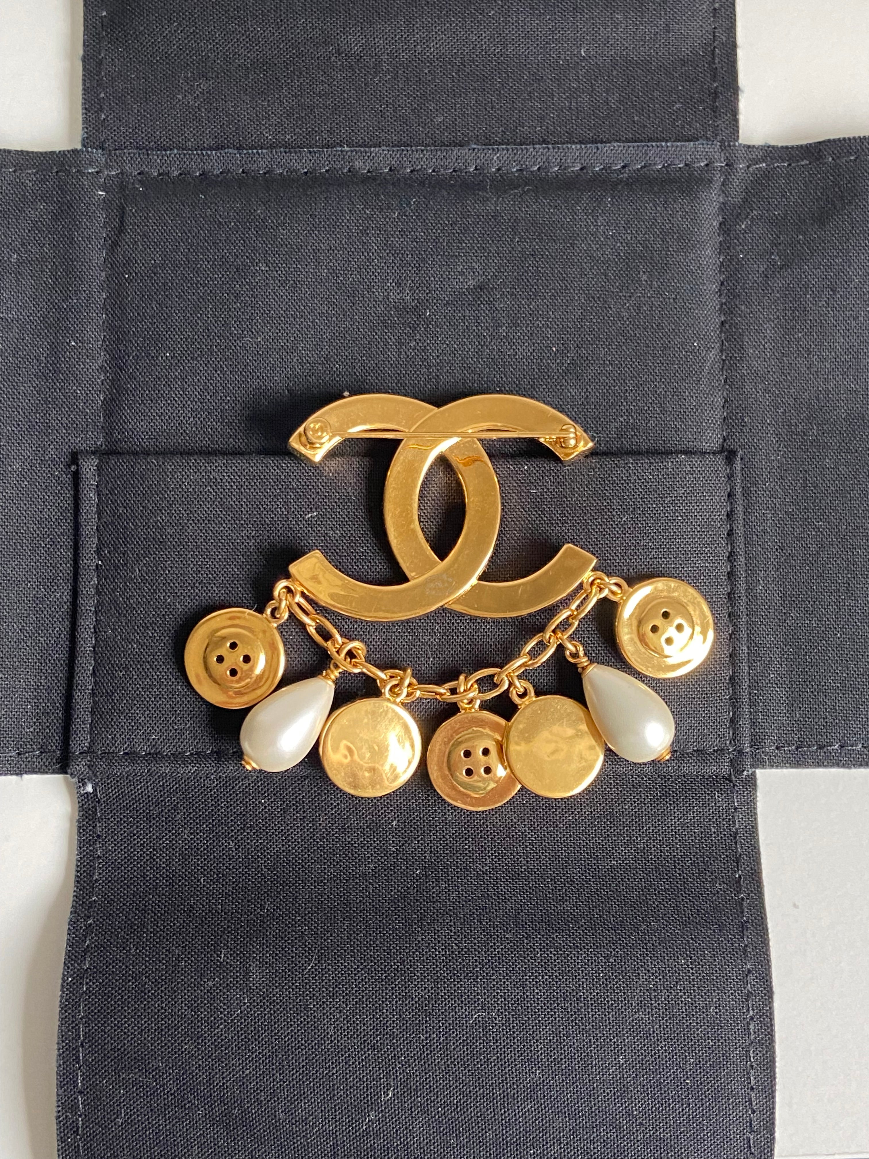 Chanel CC & Button Brooch in Gold and Pearl White