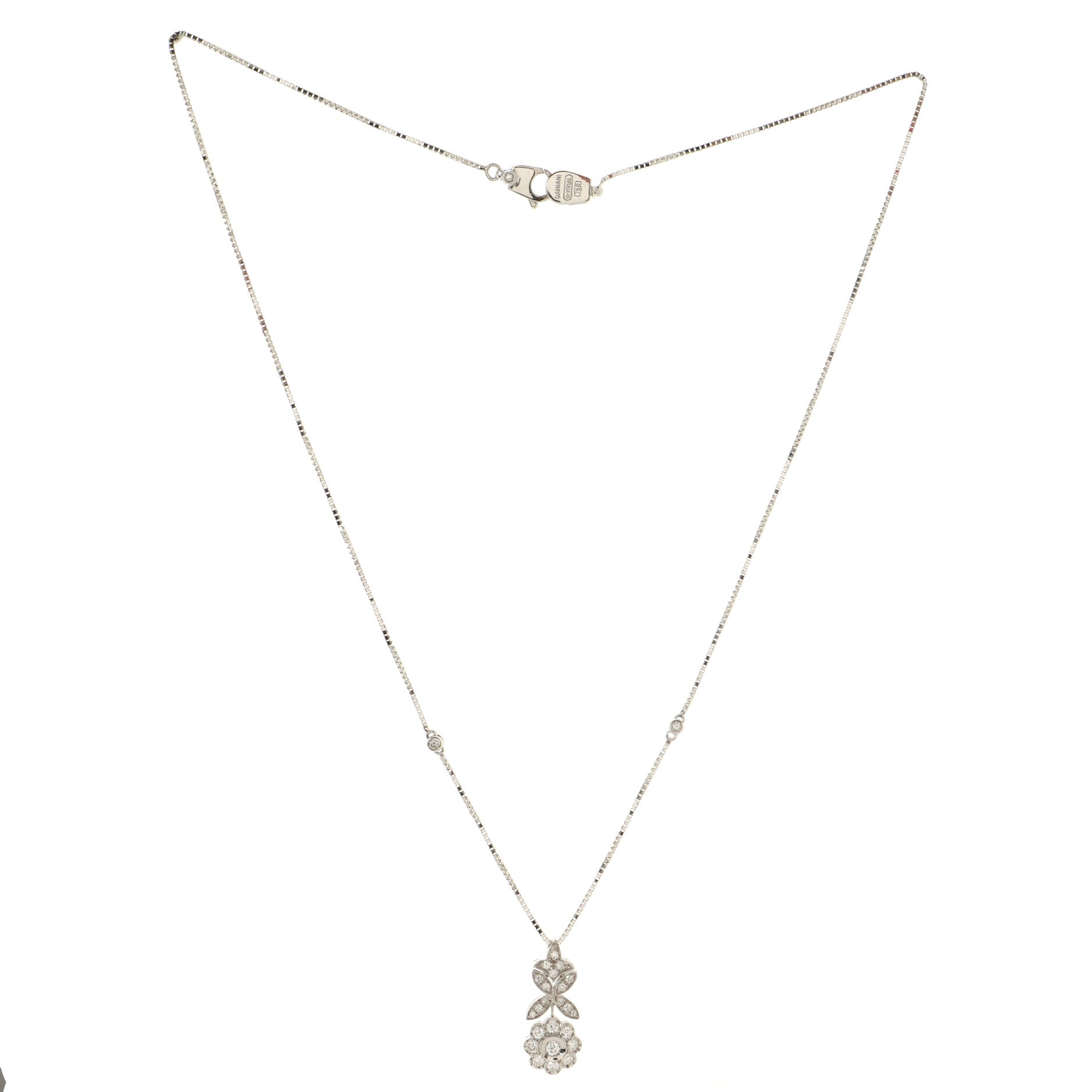 Flower Pendant Necklace 18K White Gold and Diamonds