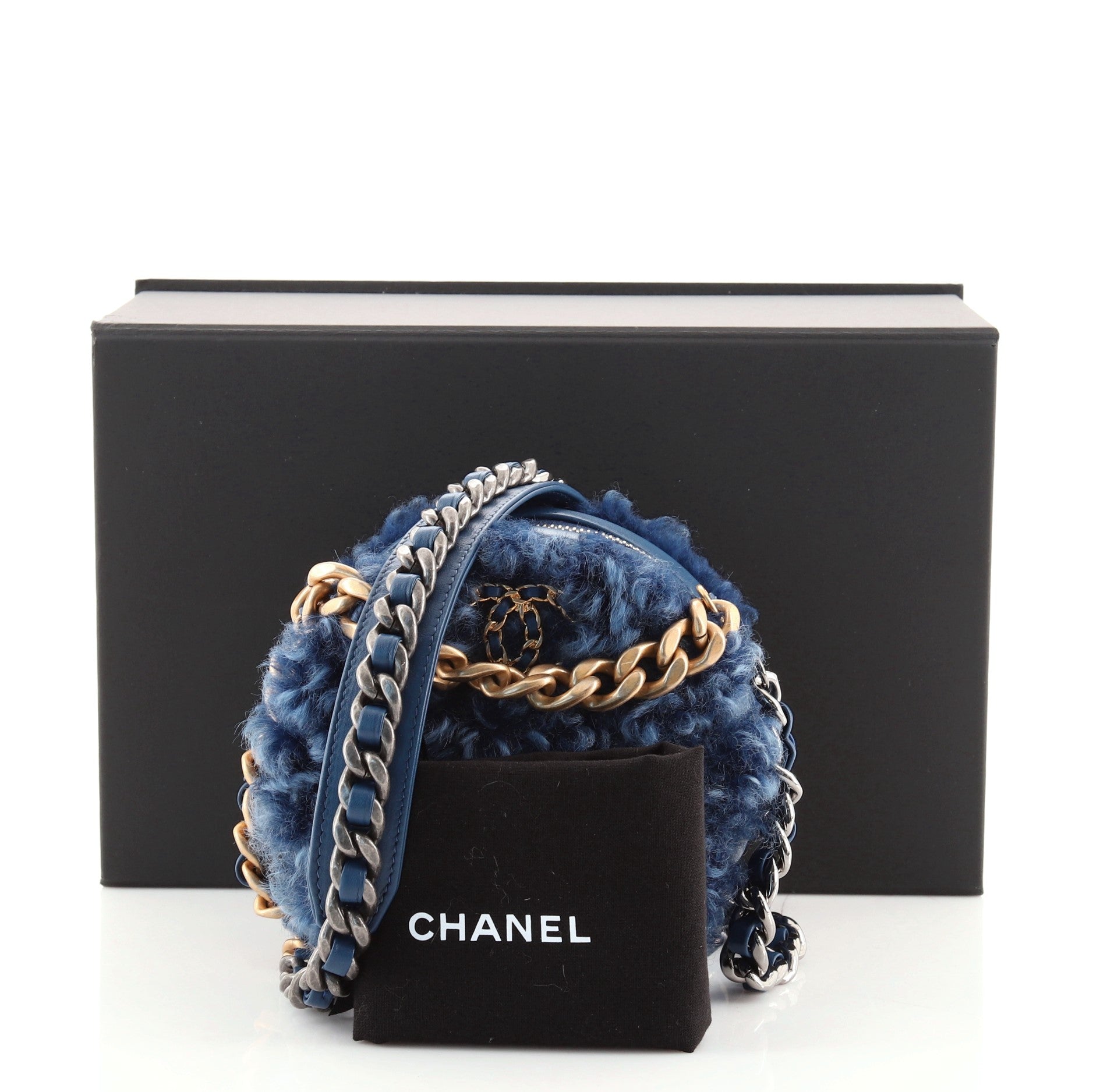 19 Round Clutch with Chain Quilted Shearling