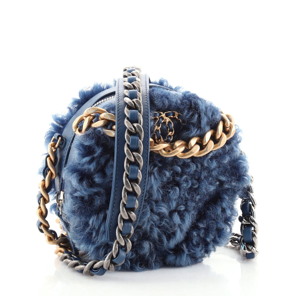 19 Round Clutch with Chain Quilted Shearling