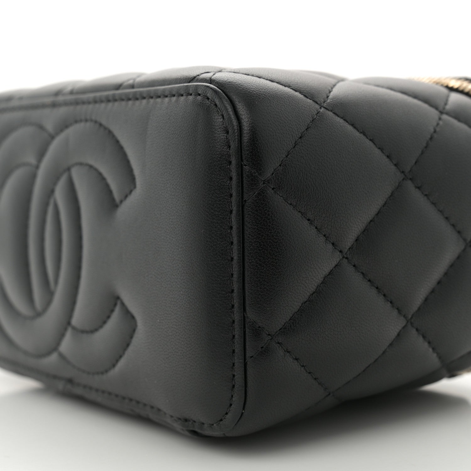 Lambskin Quilted Enamel CC Pearl Crush Small Vanity Case With Chain Black