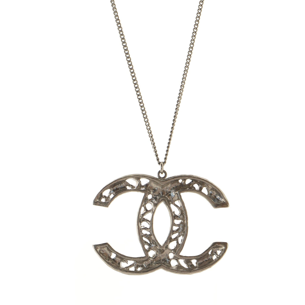 CC Camellia Cut-Out Pendant Necklace Metal