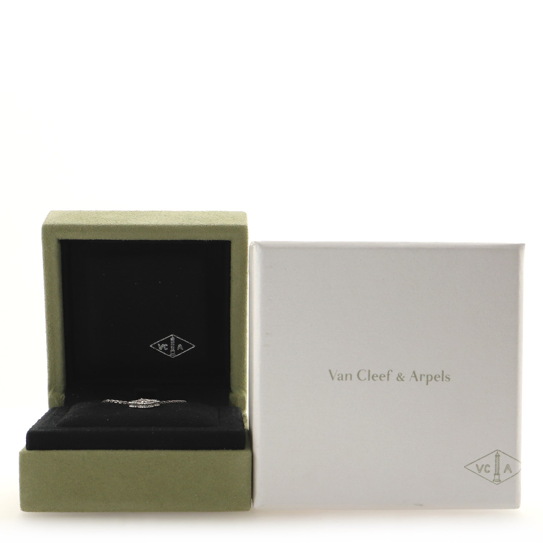 Sweet Alhambra Pendant Necklace 18K White Gold with Diamonds