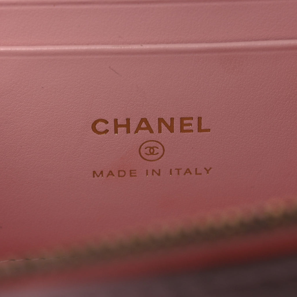 Caviar Quilted  Vanity Case With Chain Pink