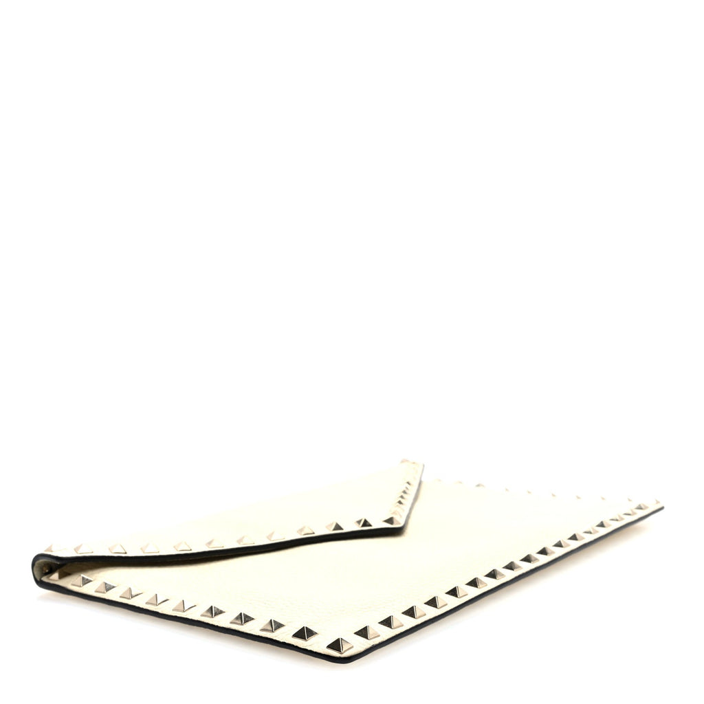 Pebbled Calfskin Large Rockstud Envelope Clutch Light Ivory