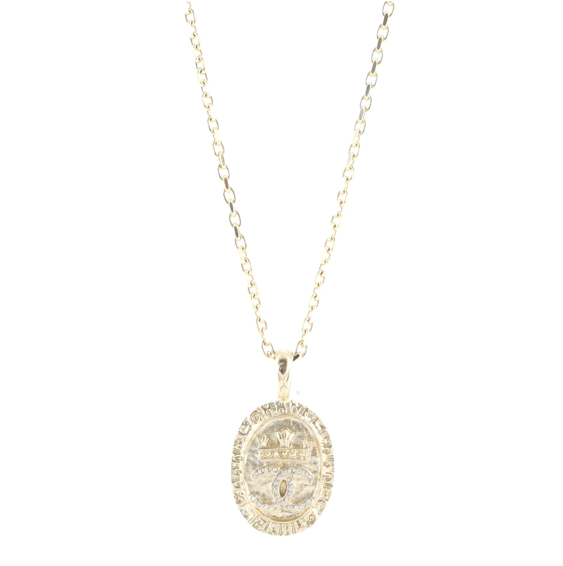 CC Oval Pendant Necklace Metal with Crystals