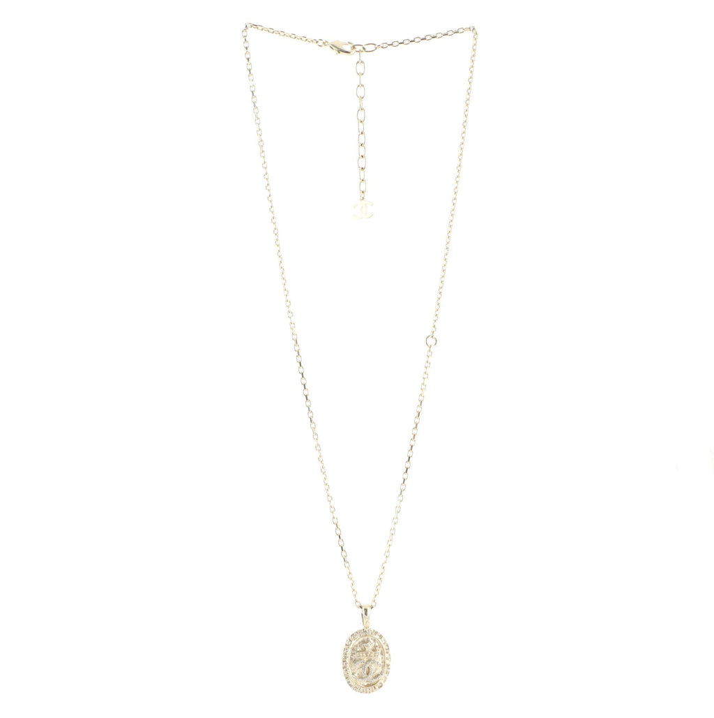 CC Oval Pendant Necklace Metal with Crystals