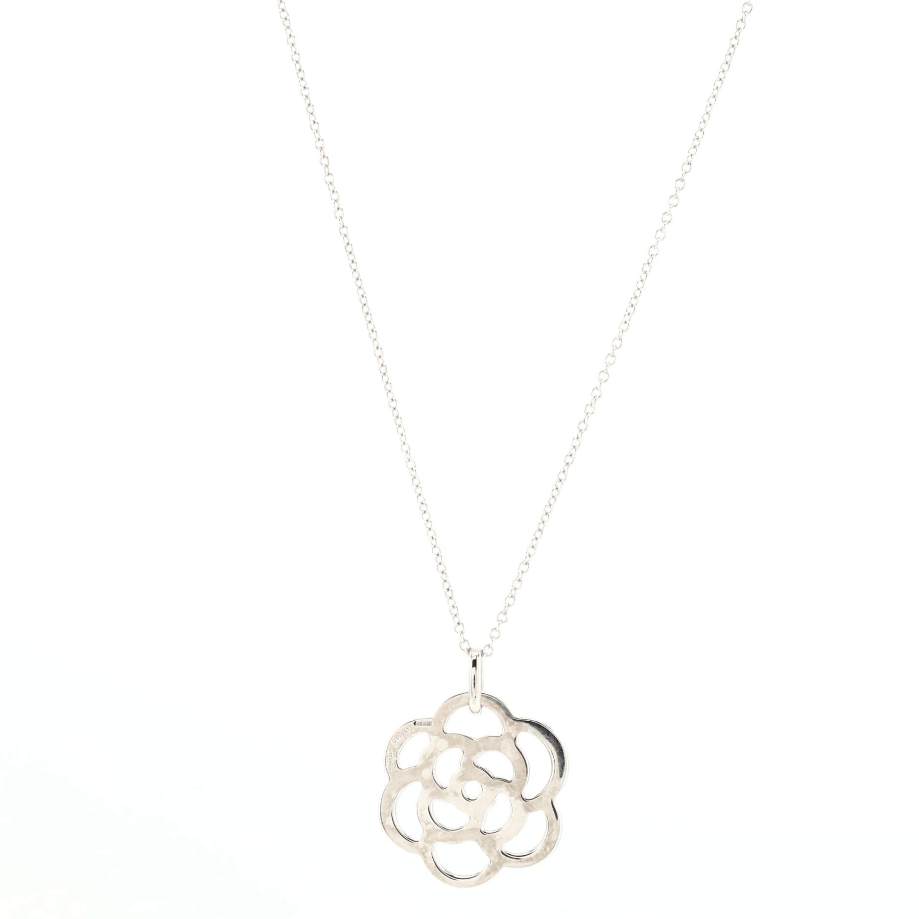 Camellia Pendant Necklace 18K White Gold and Diamonds