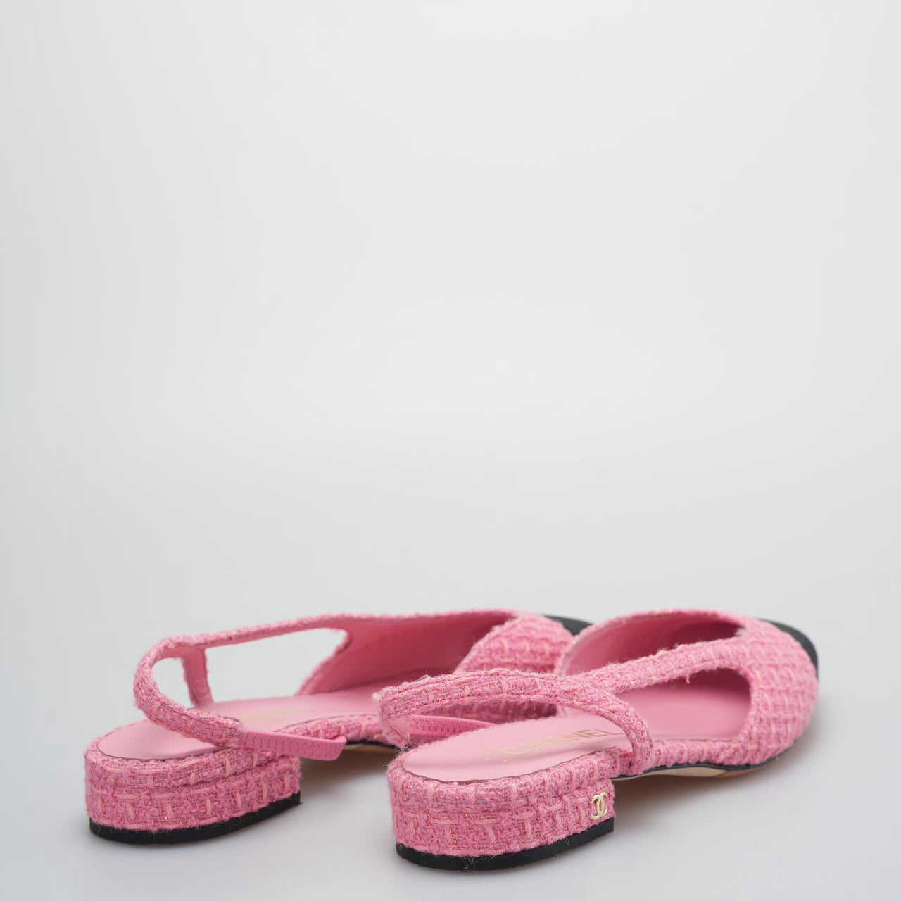 Chanel Tweed Grosgrain Cap Toe CC Slingback Pumps size 37.5 in Pink and Black