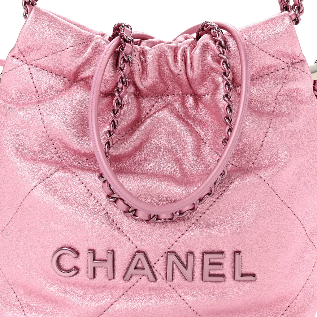 Metallic Lambskin Lacquered Monochrome Quilted Mini Chanel 22 Pink