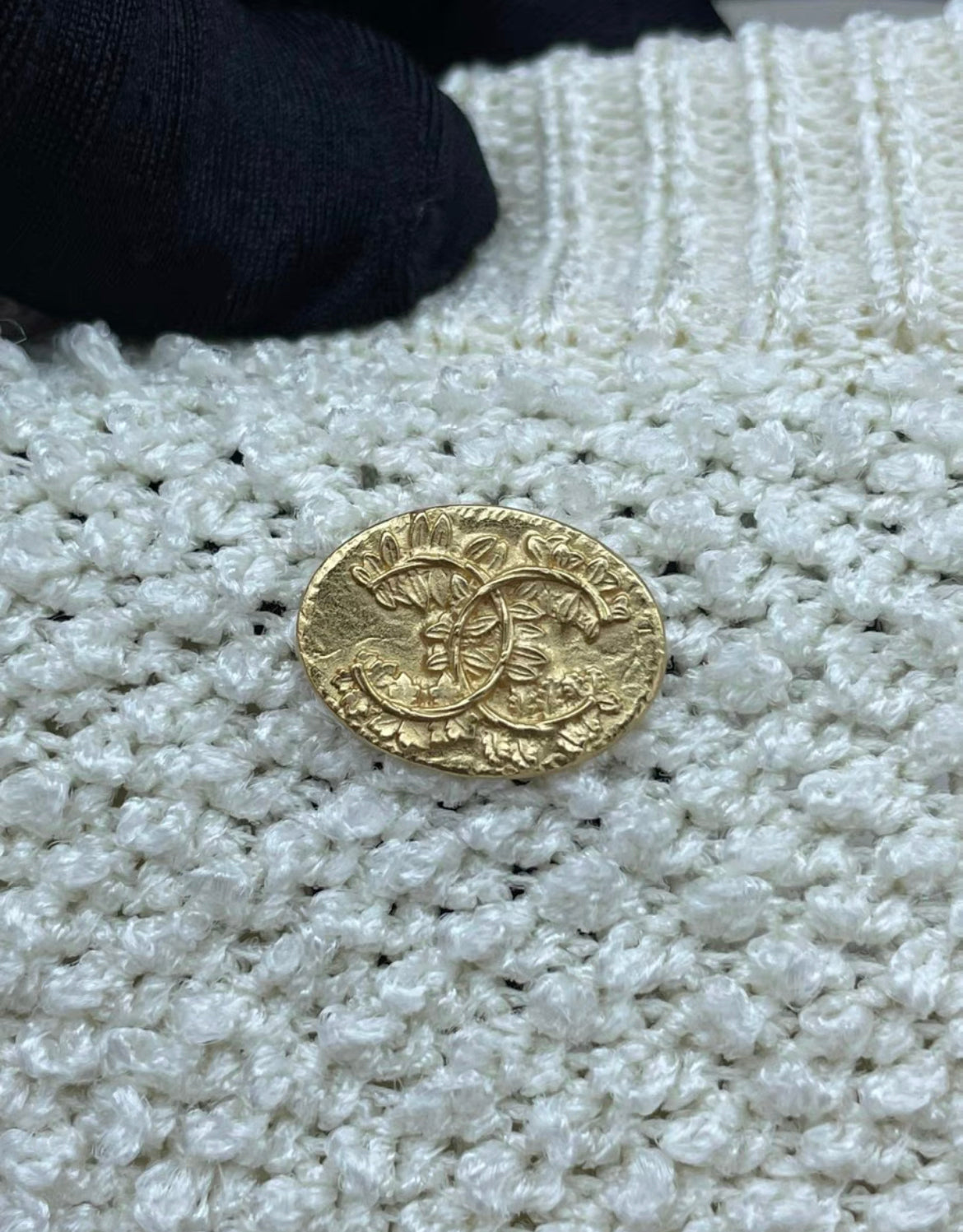 Chanel 18C Ecru/Gold pullover size 34