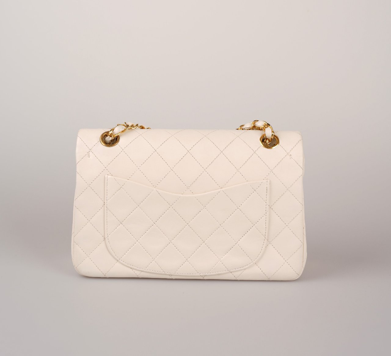 Chanel Medium Vintage White Classic Double Flap Bag in Lambskin with gold hardware