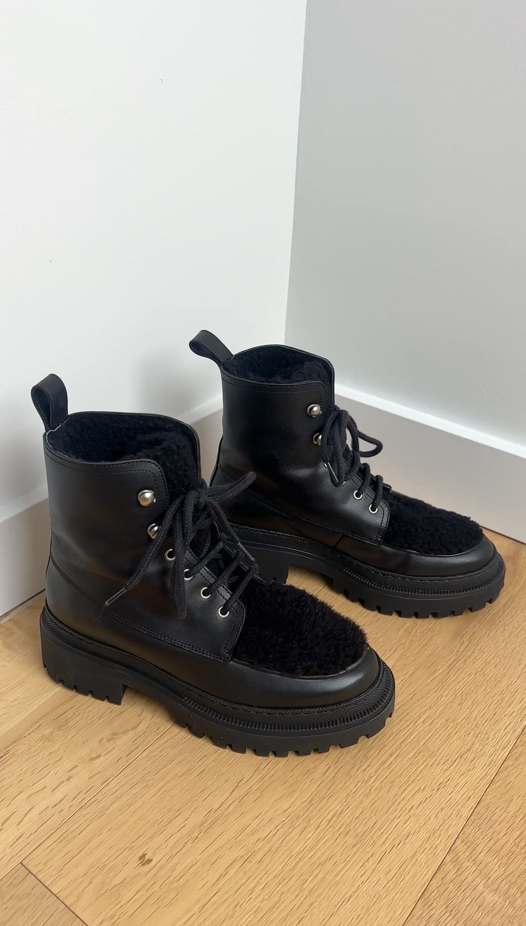 Yves Solomon Black Shearling Leather Ankle Boots - 37
