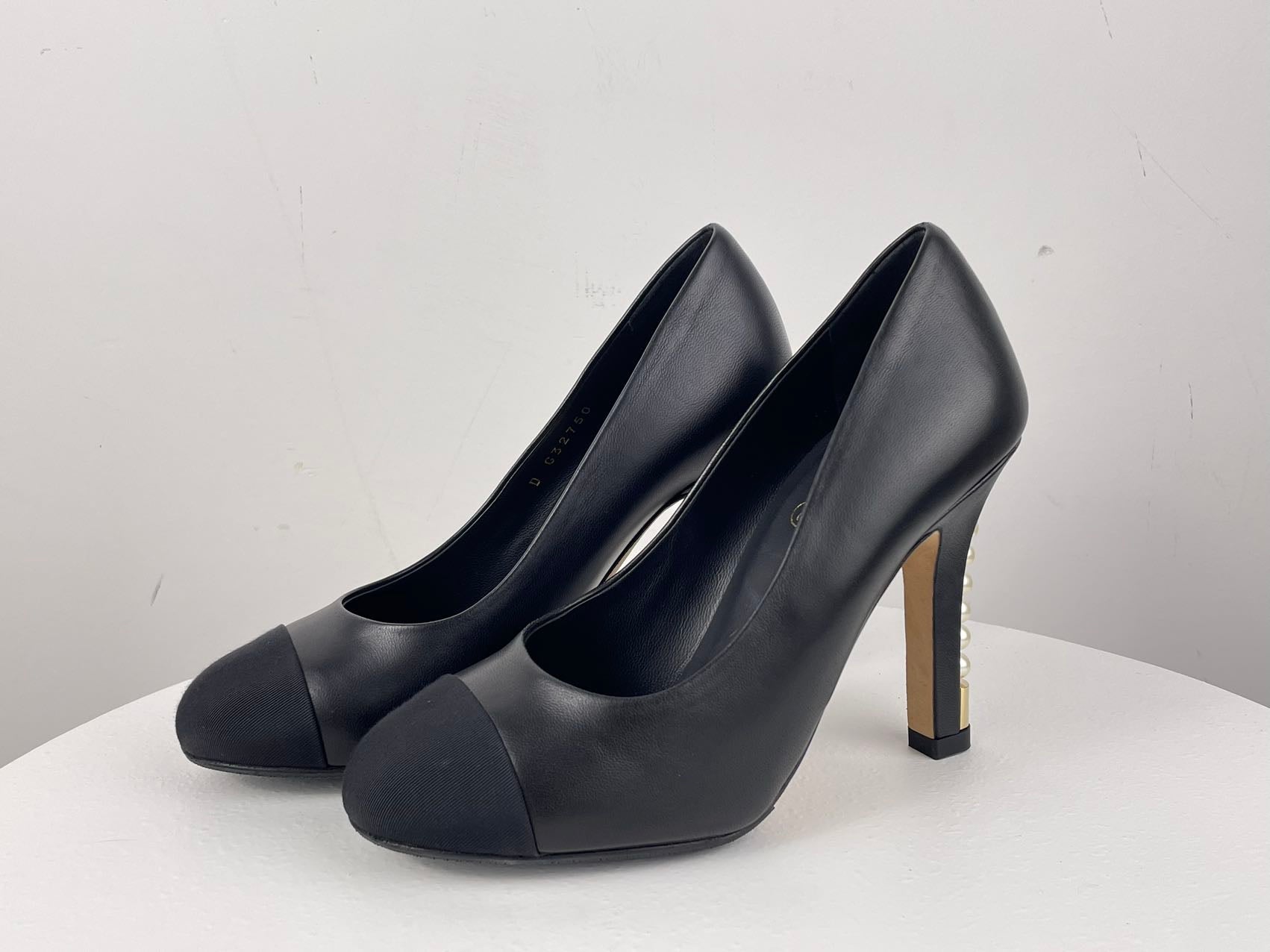 Chanel Leather Black Pumps with Pearls Heels CC Logo 35