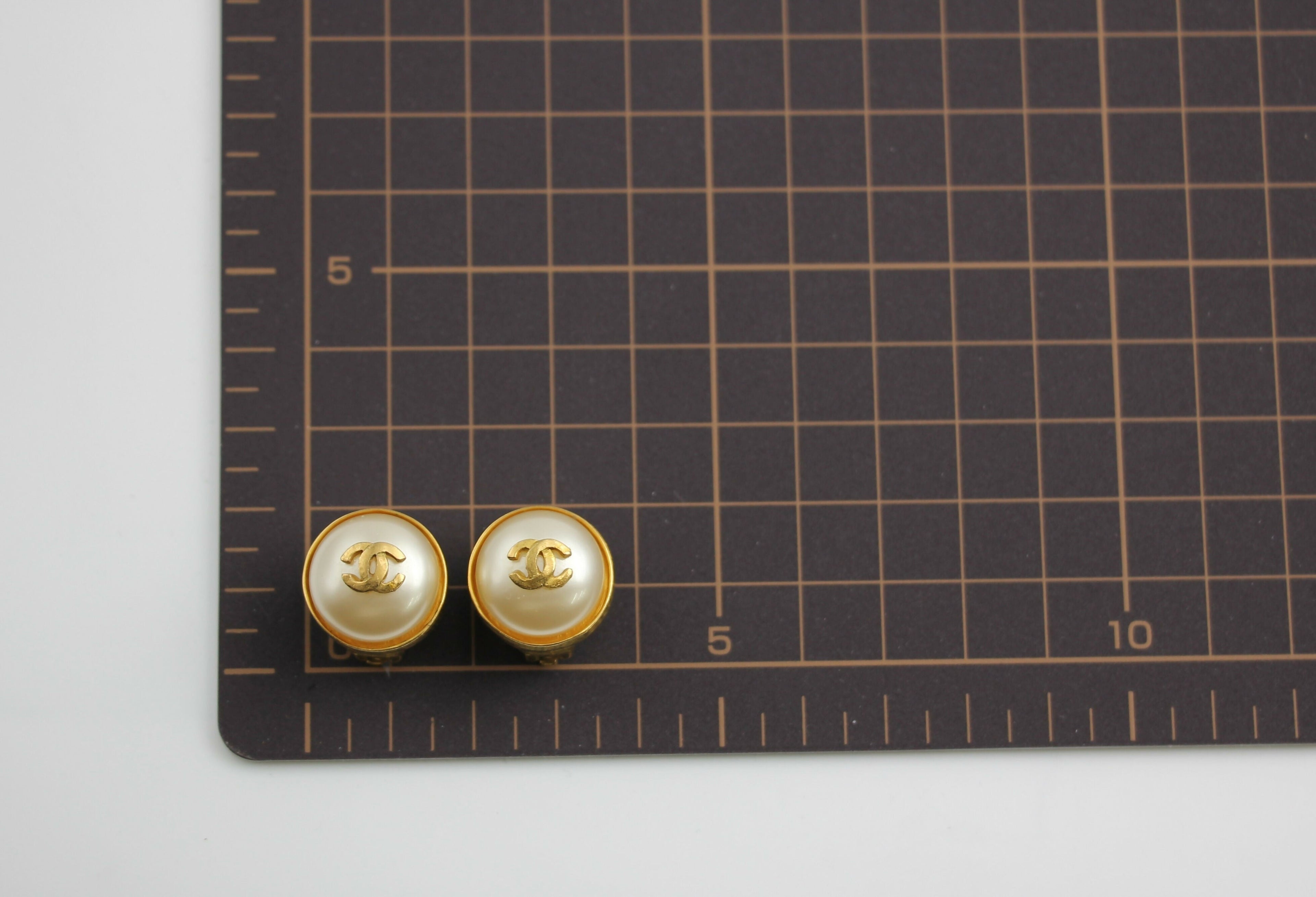 Chanel Vintage 97P Gold-plated & Imitation Pearl Gold Hoop Round Earrings