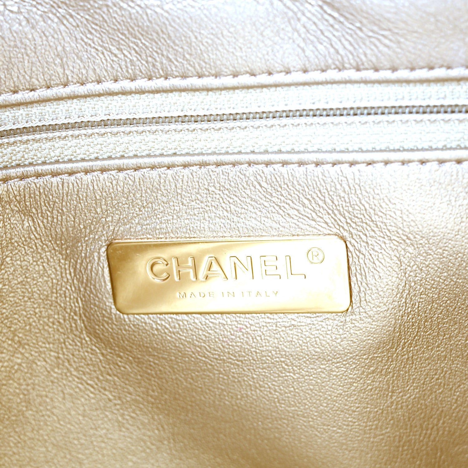 Lambskin Quilted All About Chains Hobo White