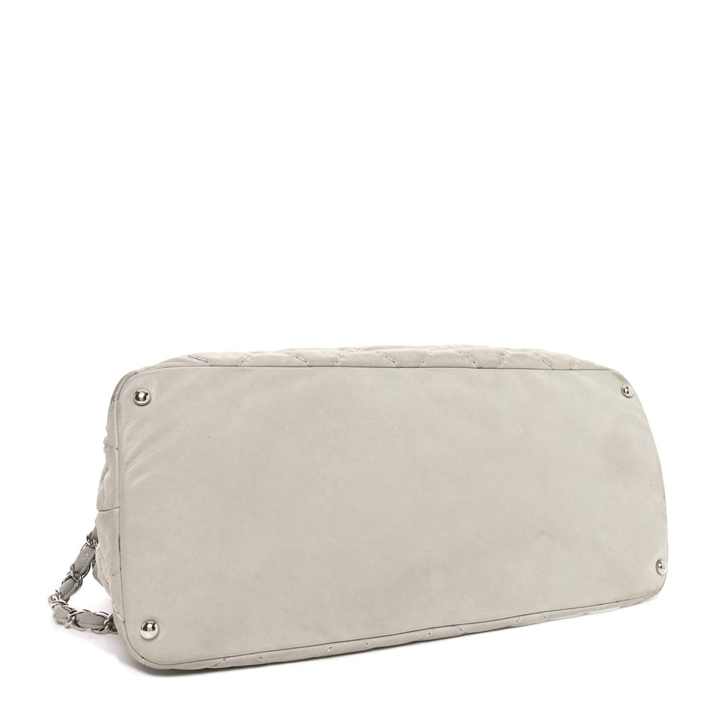 Iridescent Calfskin Quilted Small Sea Hit Tote Gris Clair