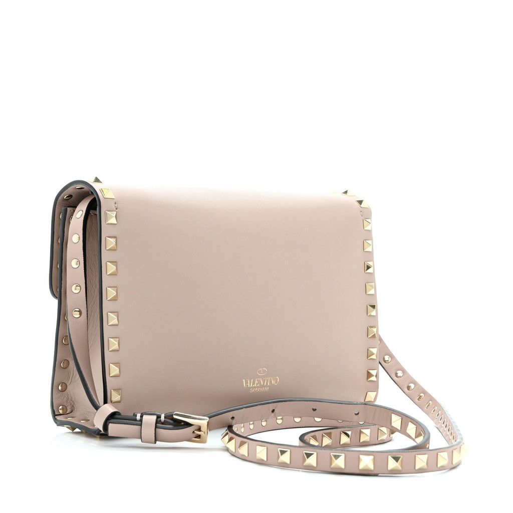 Vitello Medium Rockstud Flip Lock Crossbody Bag Poudre