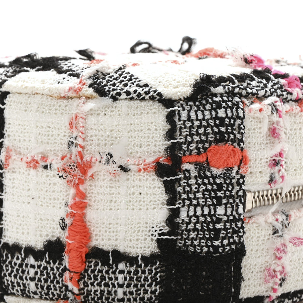 Tweed Quilted Round Clutch With Chain Black White Multicolor